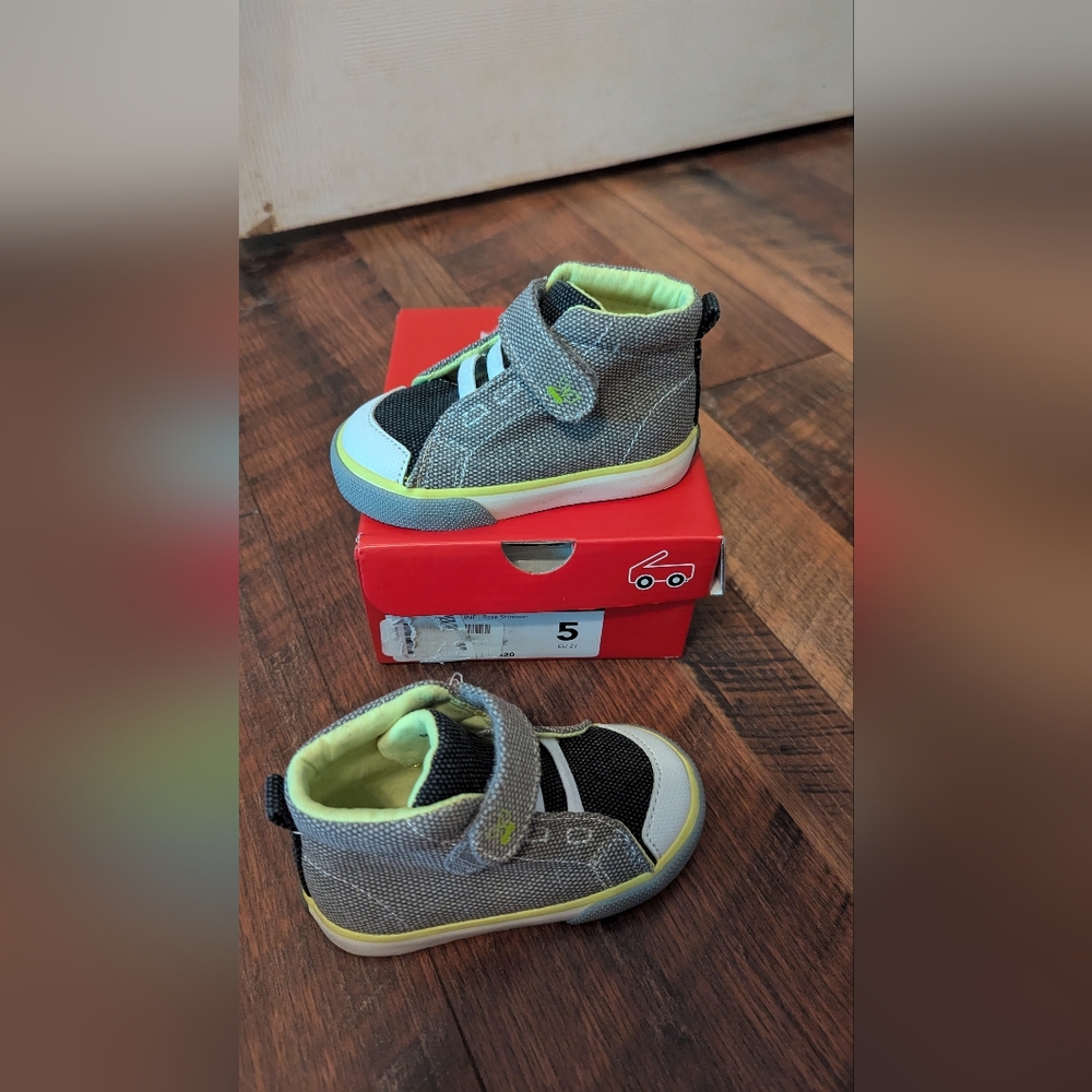 [NWT] See Kai Run | size 5 Dane gray green sneakers